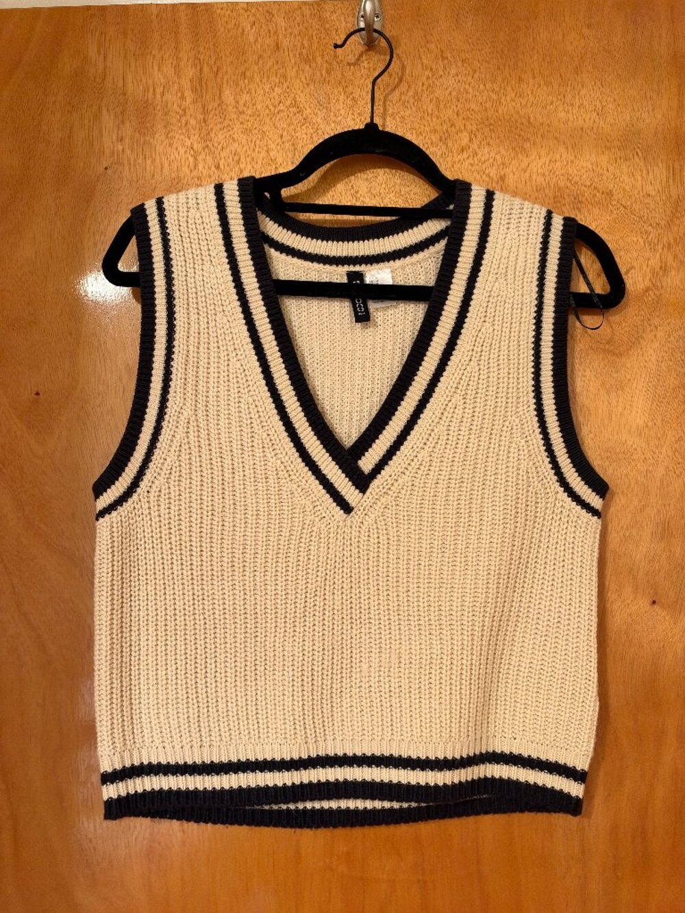 H&M Divided Beige Blue Varsity Stripe Chunky Knit Sweater Vest V-Neck Size M